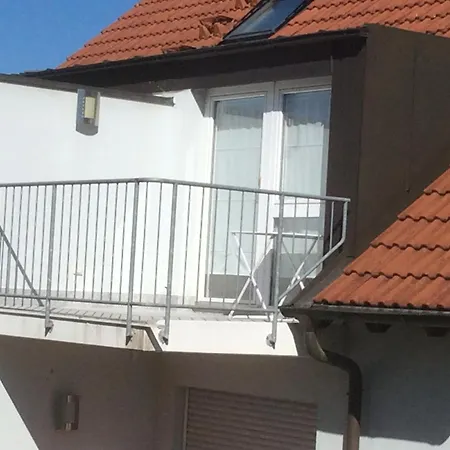 Mit Sonnigem Balkon