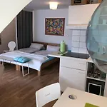 Appartement Mit Sonnigem Balkon *